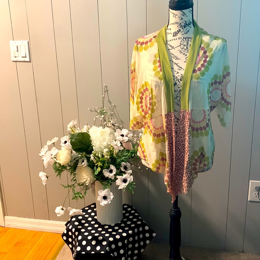 This is a small top cover-up. Could be worn over bathing suit, or tank top.